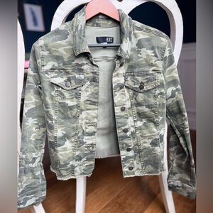 Kut From The Kloth Camo Jacket size medium. 1468
